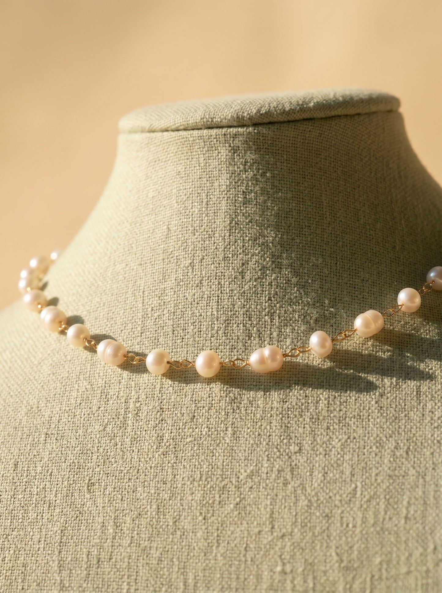 Vanilla Pearl Choker