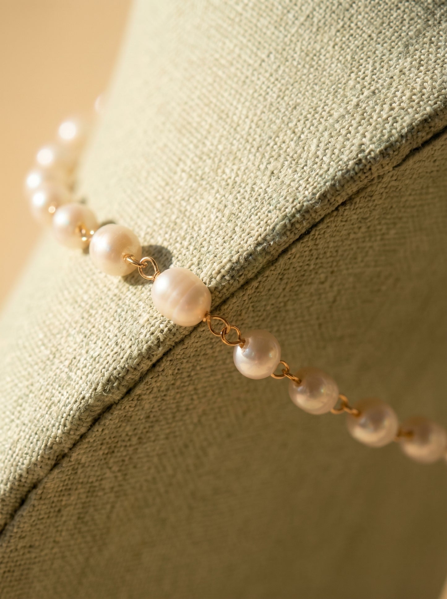Vanilla Pearl Choker